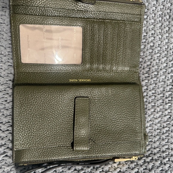 Michael Kors DoubleZip Wallet
Wristlet Green - Picture 8 of 8